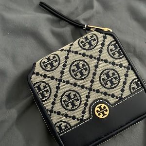 Brand NEW TORY BURCH WALLET